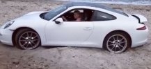 porsche-911-gets-stuck-on-the-beach-driver-thinks-it-s-a-cayenne_3.jpg