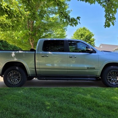 Newb 21 Ram 1500 Laramie Crew Cab Billet Silver W Night Edition 5thgenrams Forums