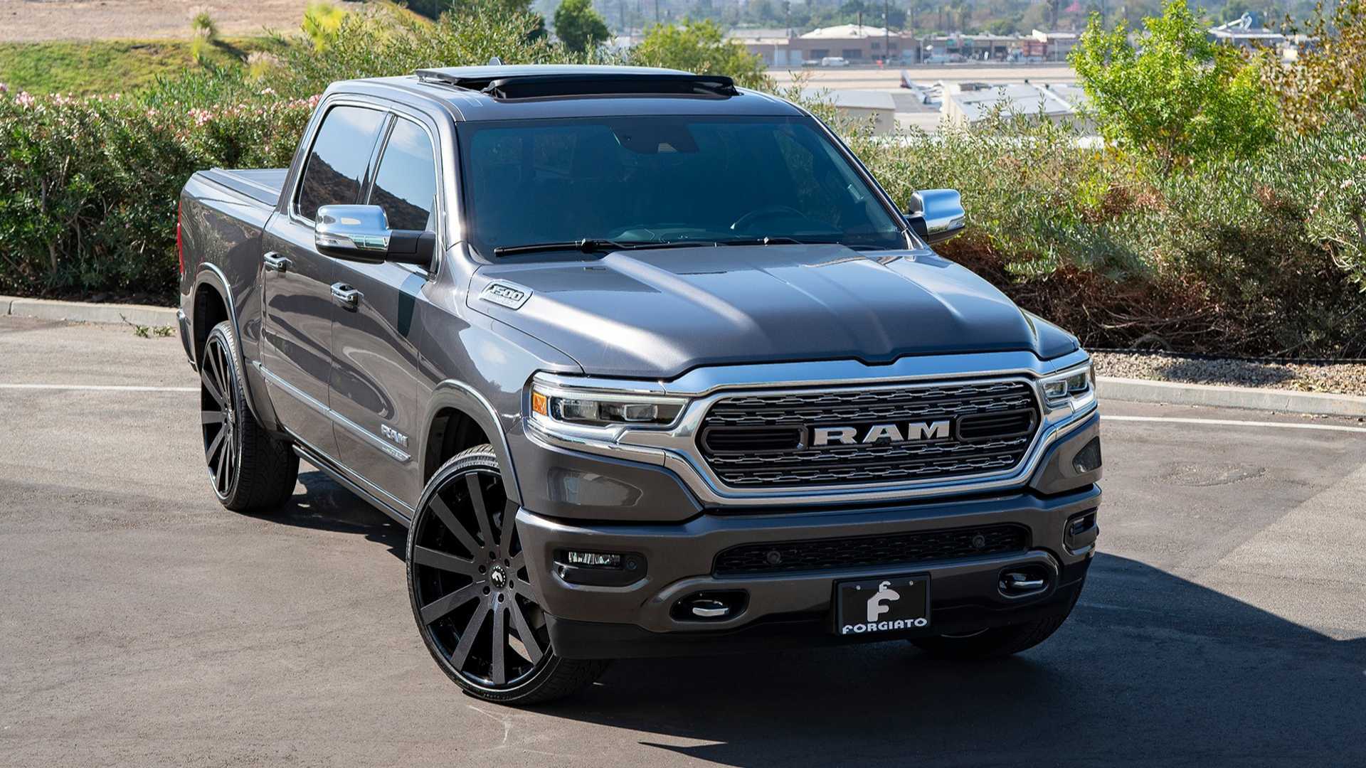 www.motor1.com