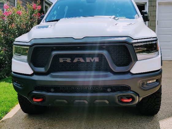 Decided to paint my Tow Hooks red, what do you guys think ? : r/RamRebel