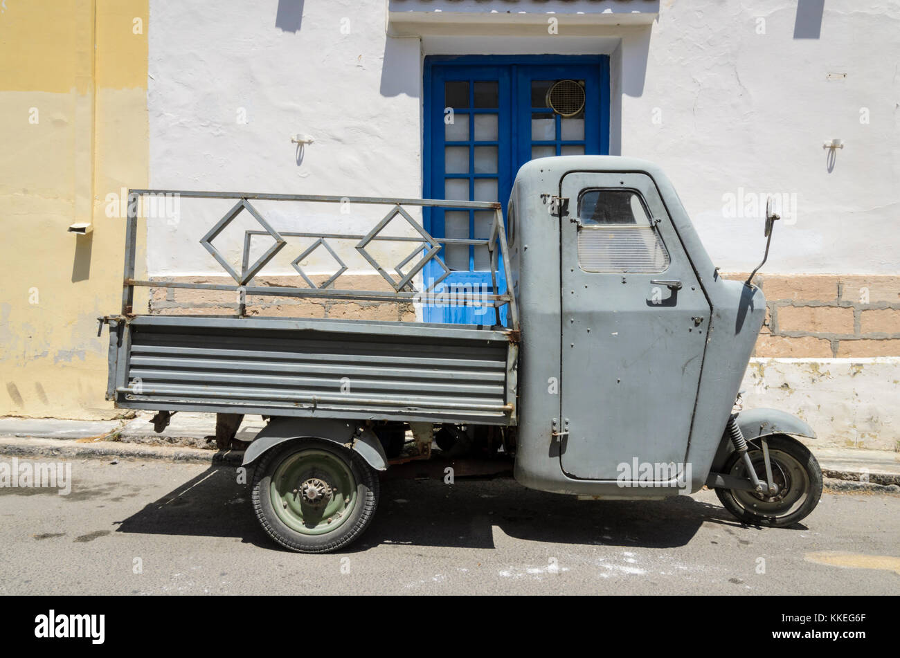 old-three-wheeled-utility-vehicle-truck-on-the-island-of-aegina-greece-KKEG6F.jpg