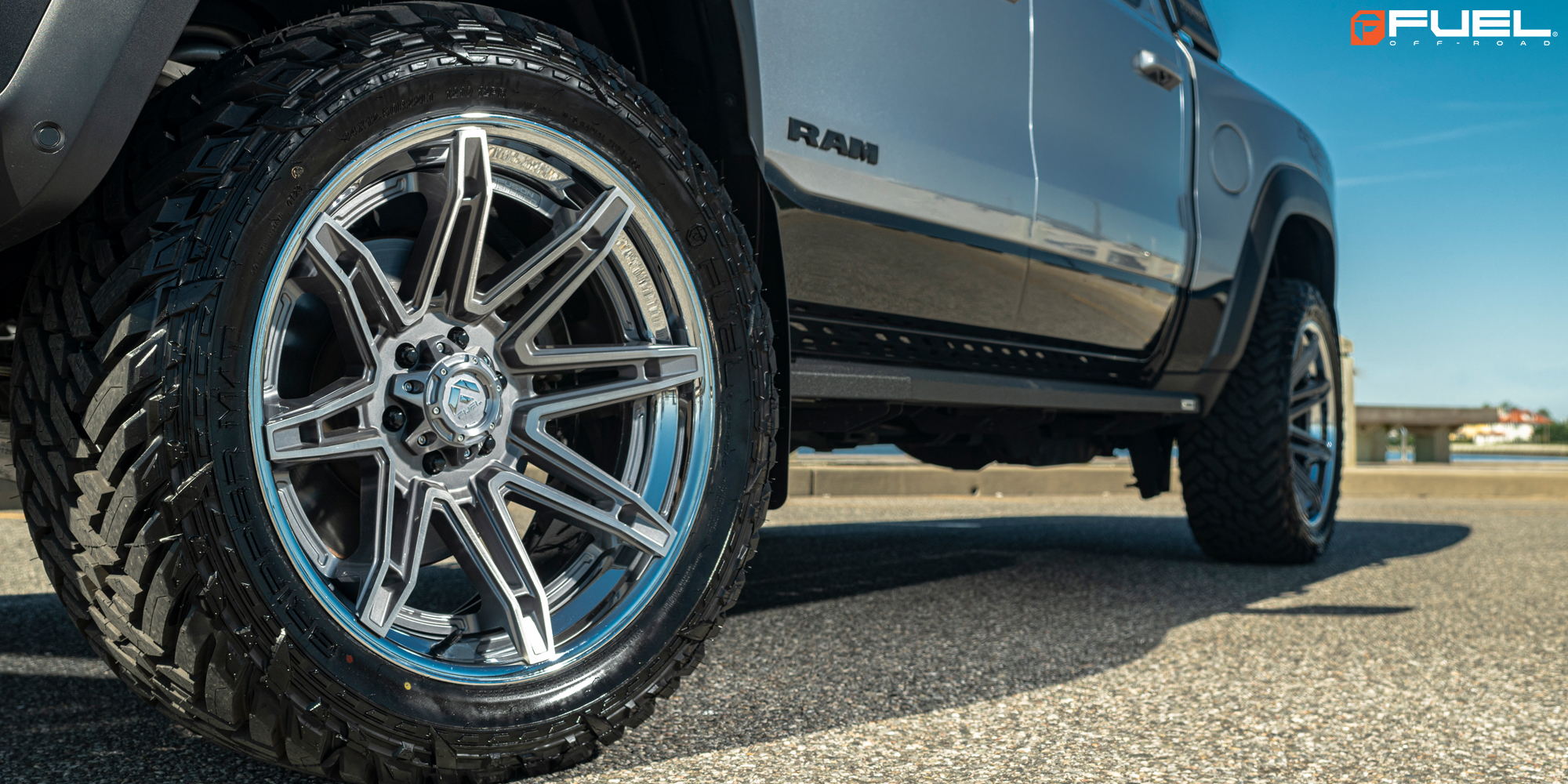 fuel%20off-road-fc401-brawl-platinum%20w%20chrome%20lip-22x12-2022%20dodge%20ram%20trx%204_gal_2055.jpg